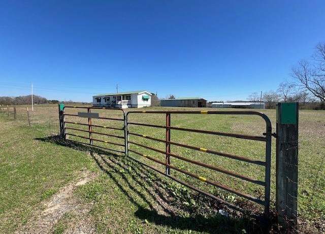 Property at 100 Moss Ln, Opp, AL 36467, 2 beds, 2 baths