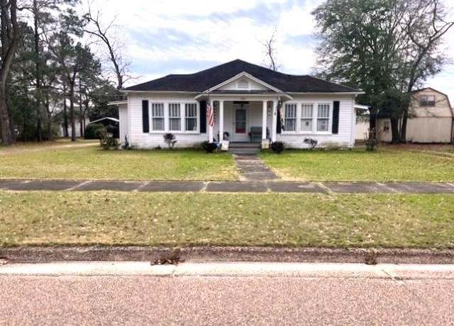 Property at 304 East Park Ave, Opp, AL 36467, 3 beds, 3 baths