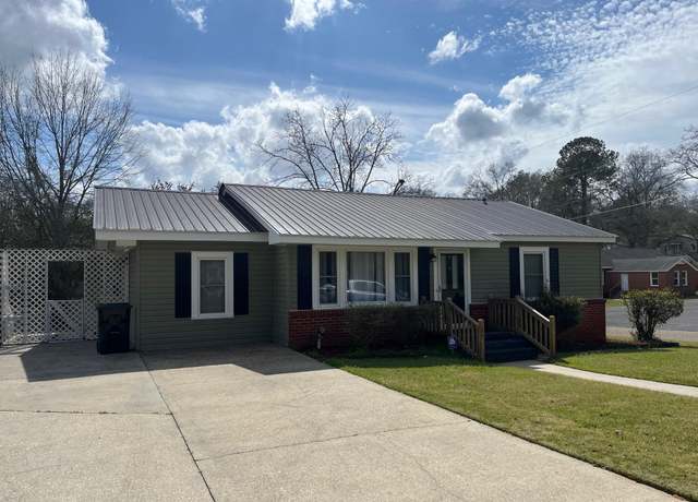 Property at 300 Woodruff St, Andalusia, AL 36420, 3 beds, 1 bath