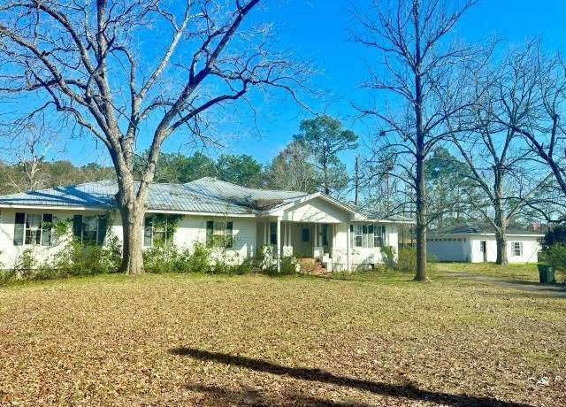 Property at 1435 S Cotton St, Andalusia, AL 36420, 4 beds, 4 baths