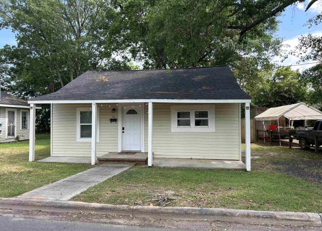 Property at 111 Thweat St, Andalusia, AL 36420, 2 beds, 2 baths