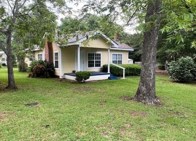 Property at 416 Cawthon St, Andalusia, AL 36420, 3 beds, 1 bath