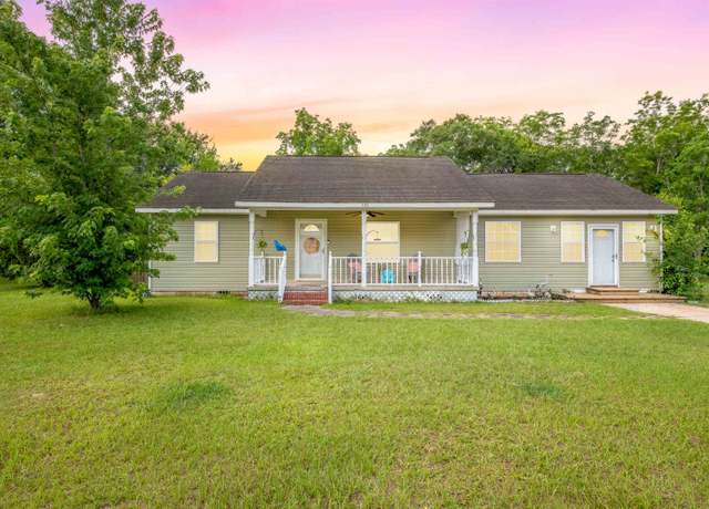 Property at 108 E Fleming Ave, Geneva, AL 36340, 3 beds, 1 bath