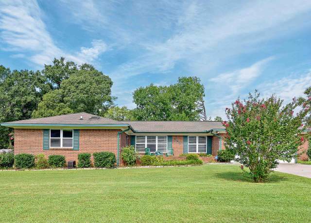 Property at 103 Chewalla Dr, Enterprise, AL 36330, 3 beds, 2 baths
