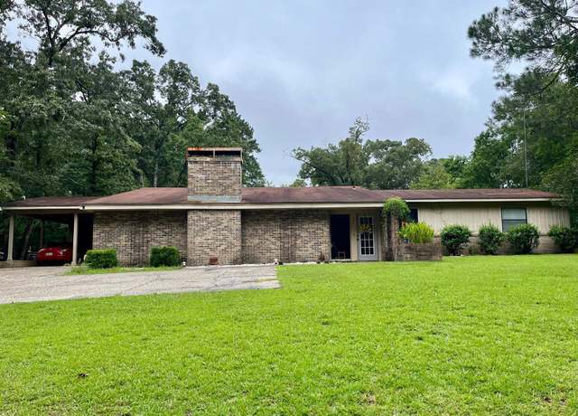 Property at 301 Chapman St, Andalusia, AL 36420, 4 beds, 2.5 baths