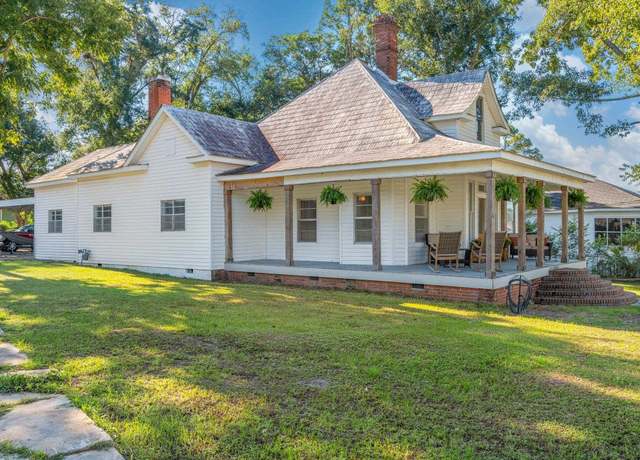 Property at 1444 Sixth St, Florala, AL 36442, 3 beds, 3 baths
