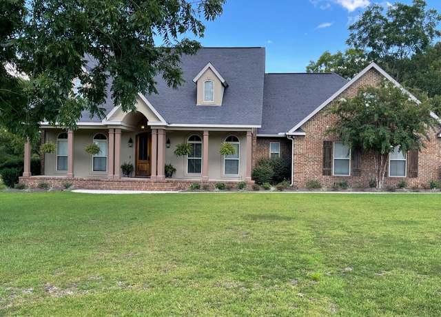 Property at 419 Academy Dr, Andalusia, AL 36420, 3 beds, 2.5 baths