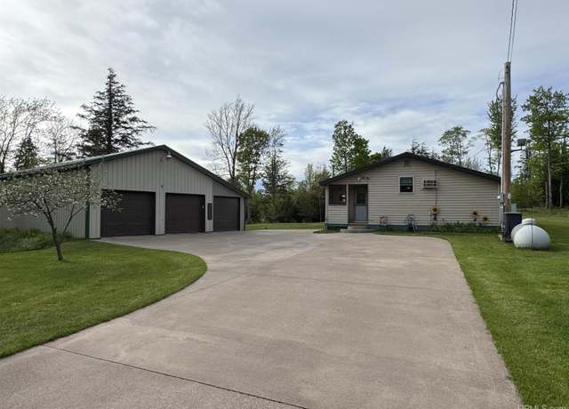 Property at 5452 W North Island Rd, Hurley, WI 54534, 2 beds, 1.5 baths