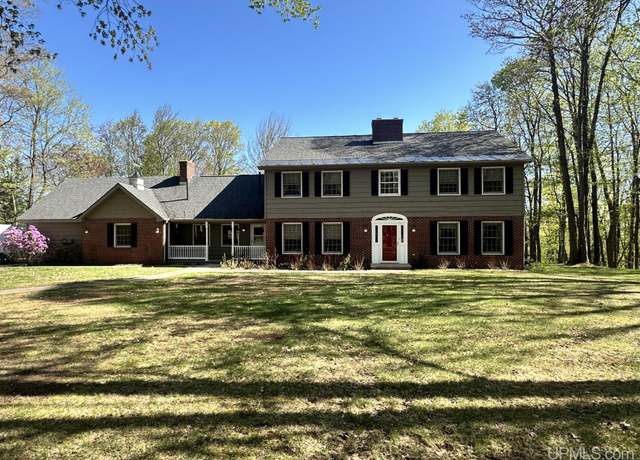Property at 27 Oak Dr, Marquette, MI 49855, 4 beds, 4 baths