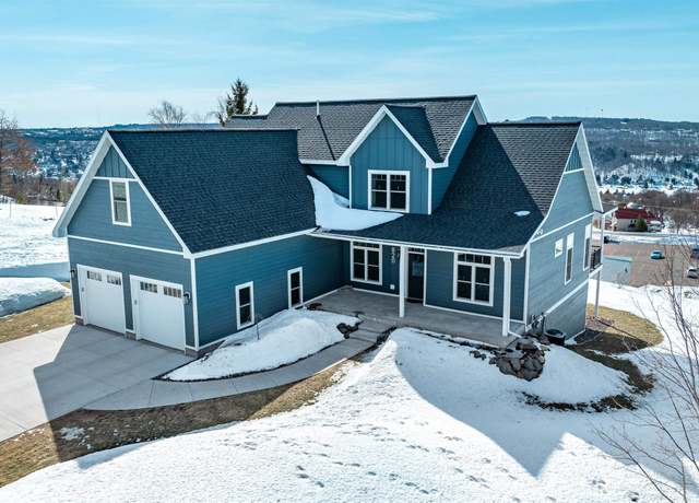 Property at 820 Valley Dr, Hancock, MI 49930, 3 beds, 3 baths