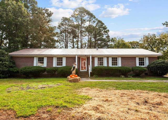 Property at 109 N Seventh Ave, Creswell, NC 27928, 3 beds, 2.5 baths