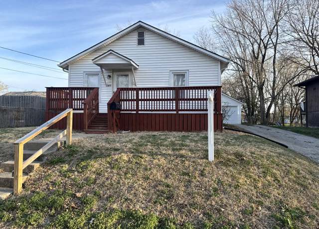Property at 677 W Jackson St, Marshall, MO 65340, 2 beds, 1 bath