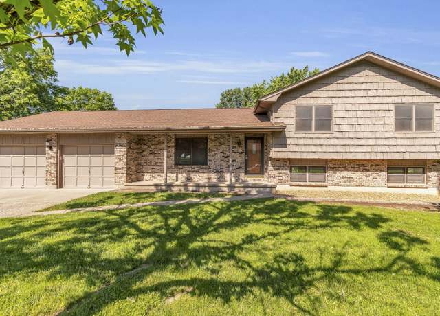 Property at 627 S Lake Dr, Marshall, MO 65340, 4 beds, 2 baths