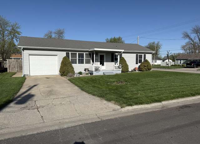 Property at 1317 S Highland Ct, Marshall, MO 65340, 2 beds, 1 bath