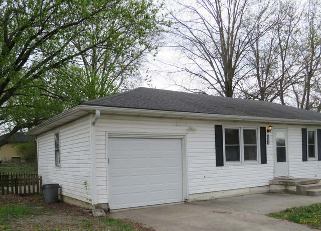 Property at 1702 Colby Ave, Marshall, MO 65340, 4 beds, 3 baths