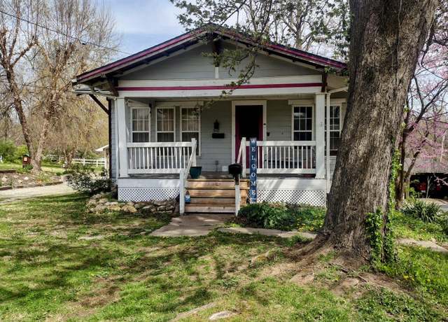 Property at 518 N Brunswick Ave, Marshall, MO 65340, 3 beds, 1 bath
