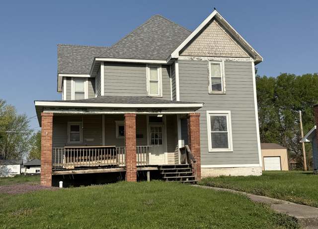 Property at 811 N Jefferson Ave, Marshall, MO 65340, 3 beds, 2 baths