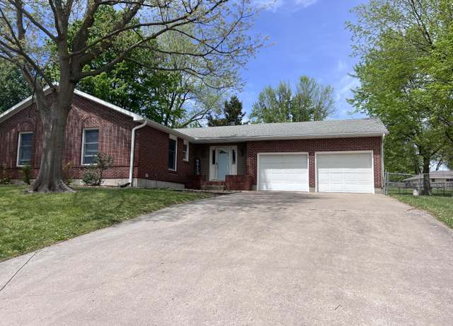 Property at 611 N Lake Dr, Marshall, MO 65340, 4 beds, 3 baths
