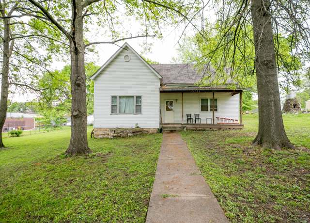 Property at 306 E Main St, Bunceton, MO 65237, 3 beds, 2 baths