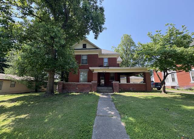 Property at 210 E Benton St, Carrollton, MO 64633, 4 beds, 1 bath