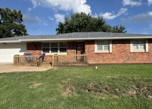 Property at 1138 El Chaparral Ave S, Columbia, MO 65201, 5 beds, 3 baths