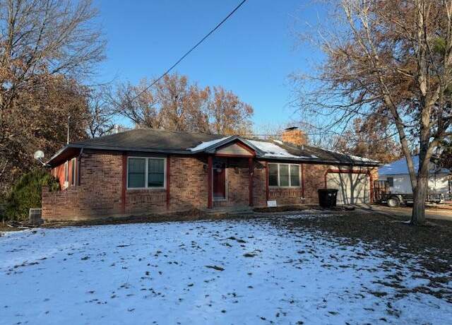 Property at 1201 E Mitchell St, Marshall, MO 65340, 4 beds, 3 baths