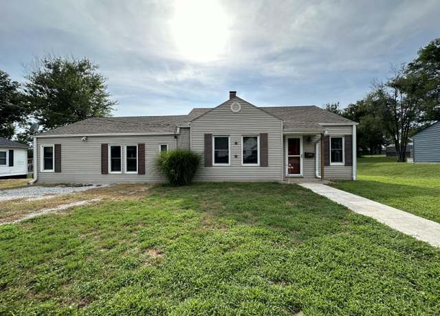 Property at 907 Park St, Carrollton, MO 64633, 3 beds, 2 baths