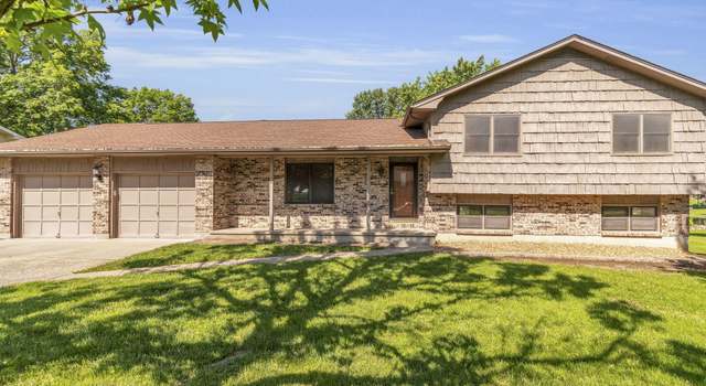 Photo of 627 S Lake Dr, Marshall, MO 65340