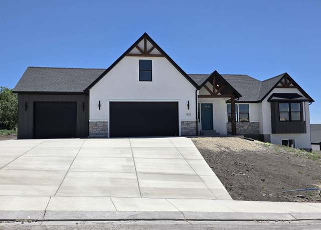 Property at 1822 E 5250 N, Enoch, UT 84721, 4 beds, 3 baths