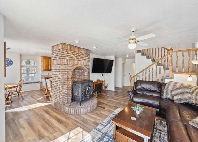 Property at 1675 E Strawberry Creek Cir, Duck Creek Village, UT 84762, 5 beds, 3 baths