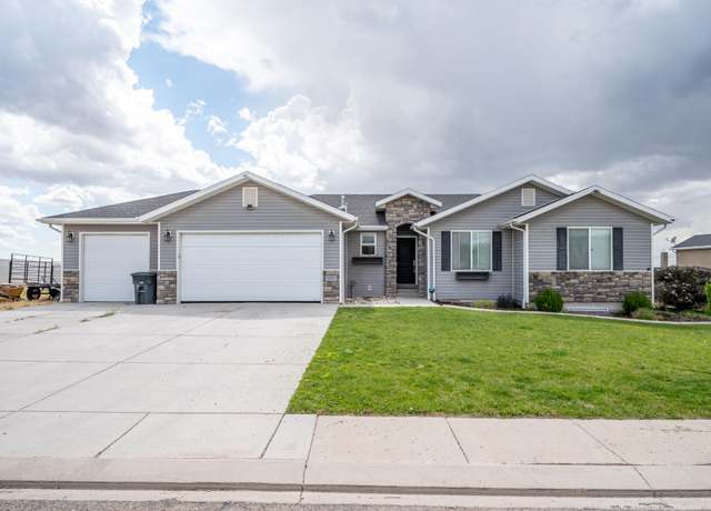 Property at 5203 N Tomahawk Dr N, Enoch, UT 84721, 6 beds, 3 baths