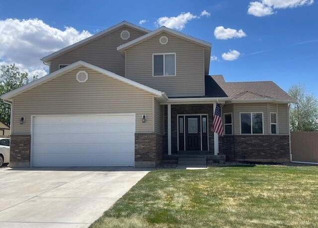 Property at 4647 N 25 E, Enoch, UT 84721, 3 beds, 2.5 baths