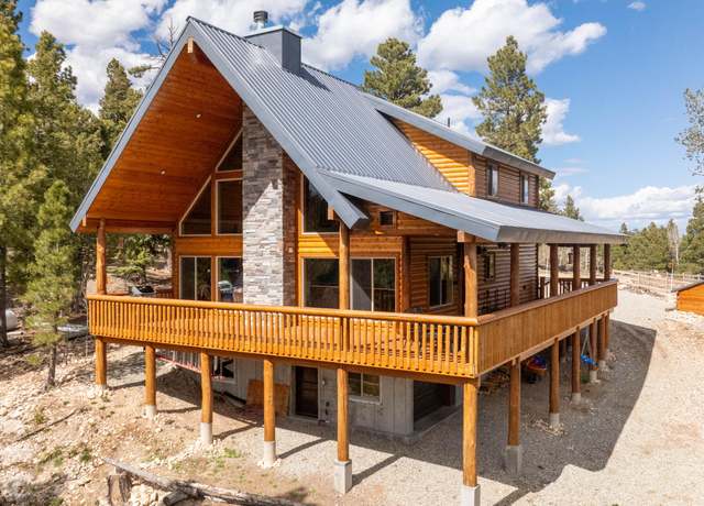 Property at 1630 E Willis Creek Cir, Duck Creek Village, UT 84762, 5 beds, 3.5 baths