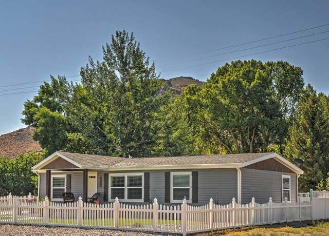 Property at 30 E Main St, Kingston, UT 84743, 3 beds, 2 baths