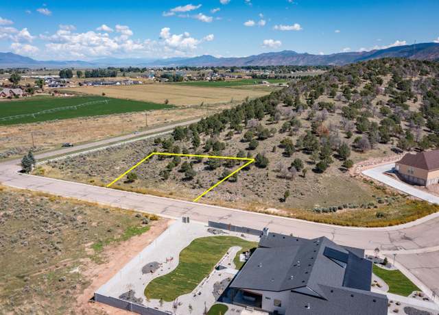 Property at 701 S Heritage Hills Dr, Parowan, UT 84761
