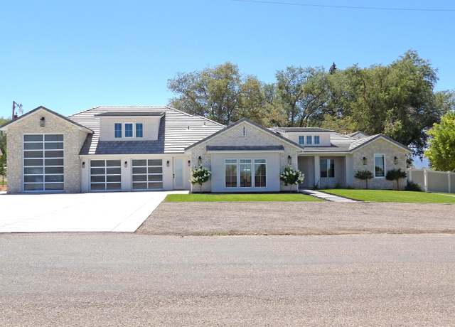 Property at 470 N Main St, Kanarraville, UT 84742, 4 beds, 5 baths