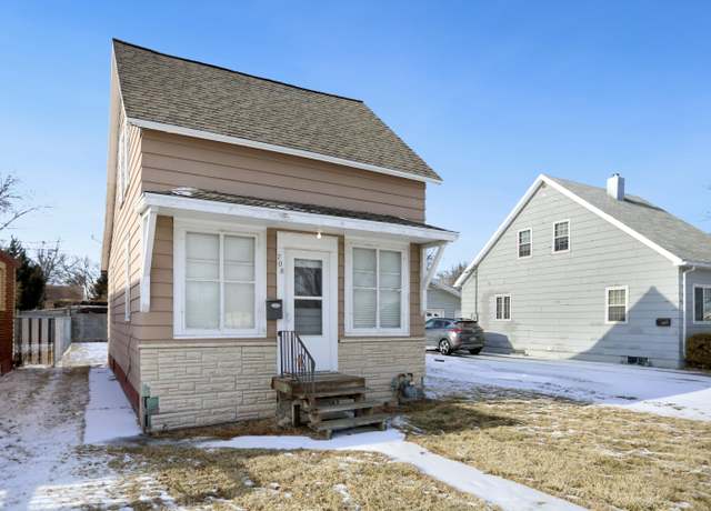 Property at 708 S 10th St, Aberdeen, SD 57401, 2 beds, 1 bath