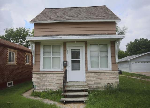 Property at 708 S 10th St, Aberdeen, SD 57401, 2 beds, 1 bath