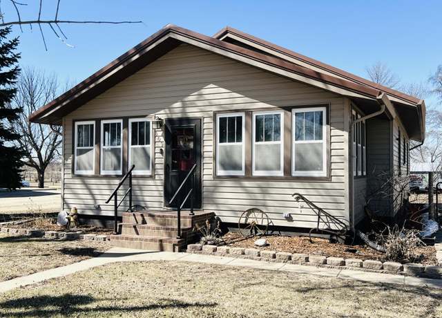 Property at 409 4th St, Bath, SD 57427, 3 beds, 2 baths