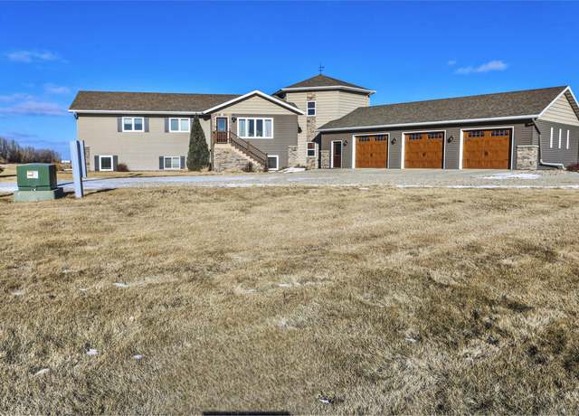 Property at 12992 Rohr Dr, Aberdeen, SD 57401, 6 beds, 3.5 baths