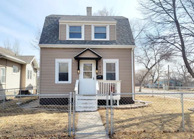 Property at 629 S 9th St, Aberdeen, SD 57401, 3 beds, 2 baths