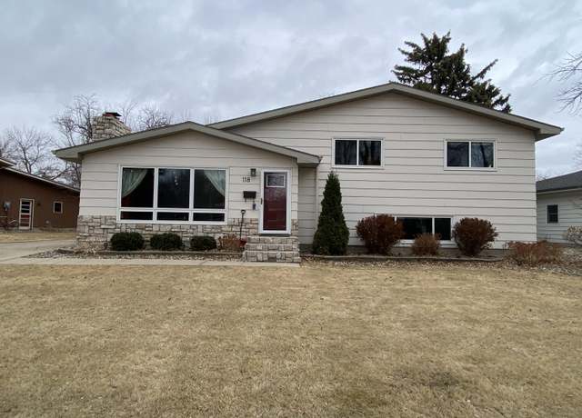 Property at 118 Church Dr, Aberdeen, SD 57401, 4 beds, 3 baths