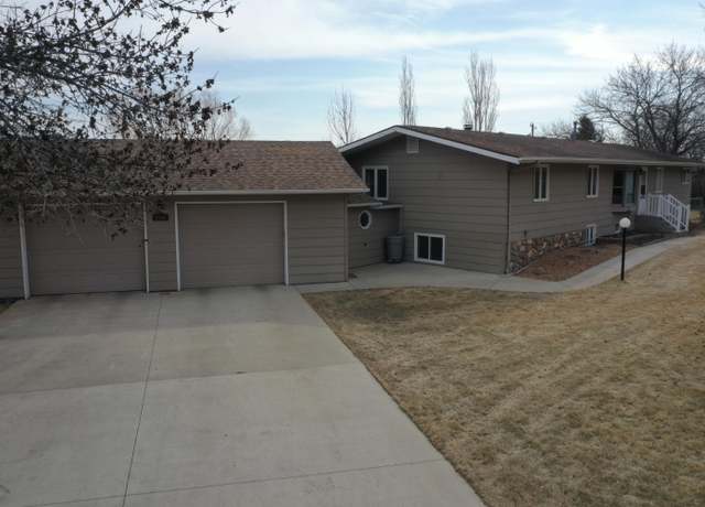 Property at 2330 Countryaire Ests, Aberdeen, SD 57401, 5 beds, 3 baths