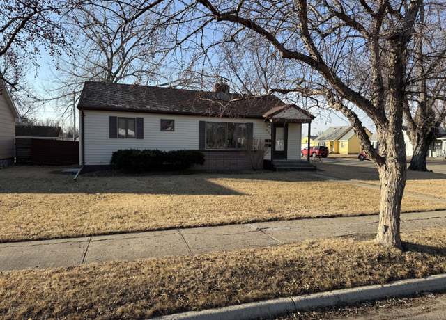 Property at 802 SE 12th Ave, Aberdeen, SD 57401, 4 beds, 2.5 baths