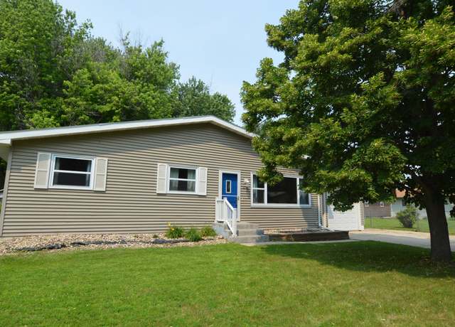 Property at 1214 S Mccoy St, Aberdeen, SD 57401, 4 beds, 2 baths