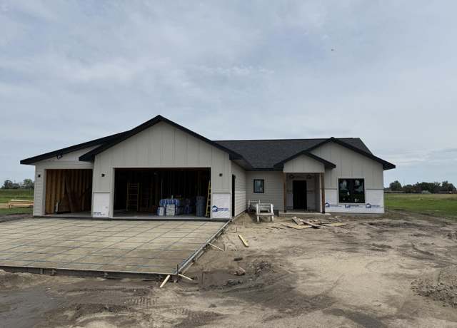 Property at 1716 N 18th St, Aberdeen, SD 57401, 3 beds, 2 baths