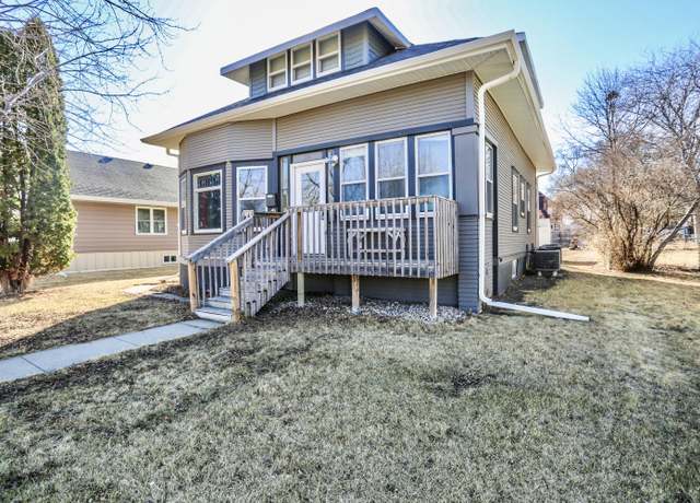 Property at 218 S Congress St, Aberdeen, SD 57401, 5 beds, 2 baths