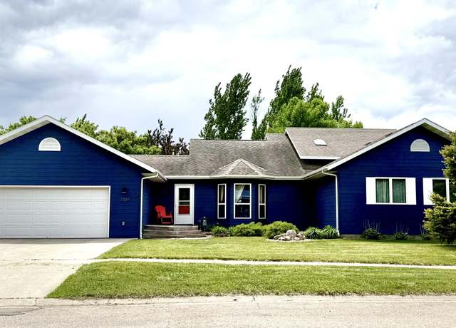 Property at 2309 NW 16th Ave, Aberdeen, SD 57401, 5 beds, 3 baths