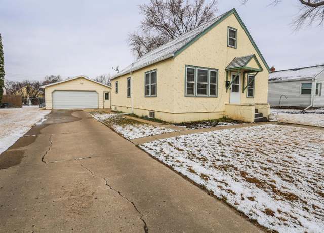 Property at 406 S High St, Aberdeen, SD 57401, 3 beds, 1.5 baths