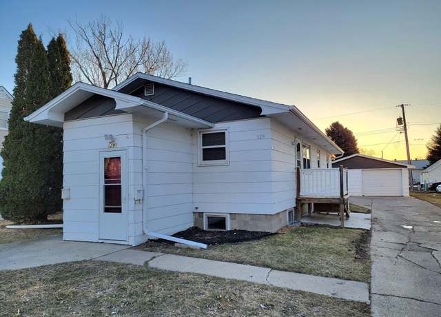 Property at 829 S Lawson St, Aberdeen, SD 57401, 5 beds, 2 baths